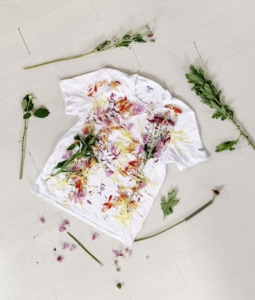 Sustainable t-shirt with flowers