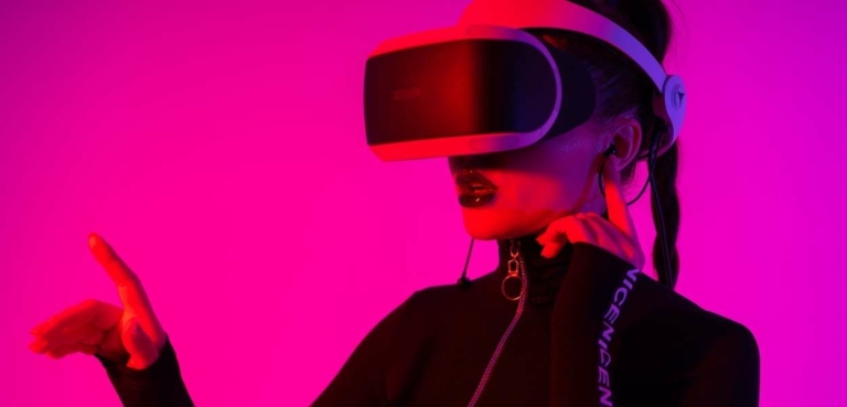 6 Technology Trends Reshaping The Fashion Industry In 2021